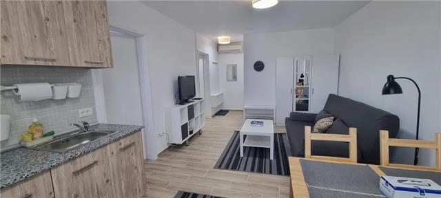 Proprietar inchiriez ap 2 camere in vila zona Spit FundeniDoinei