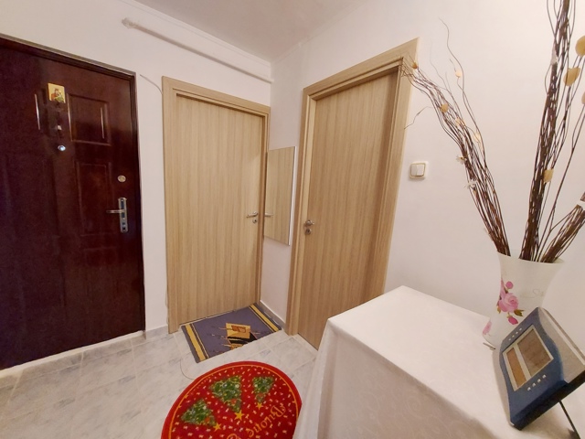 Vand apartament 3 camere decomandat conf 1 ingrijit