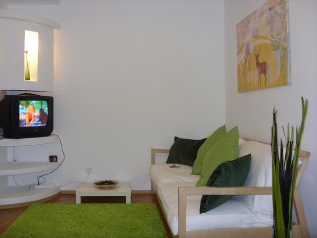 Bucuresti_Inchiriere_Apartament_3_camere_cartier_Universitate_8088d462-fdcc-42f5-9caa-bdb9120cecc7.jpg