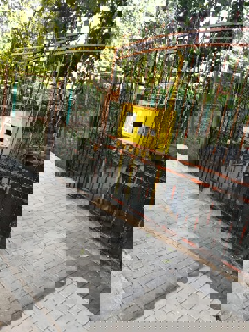 Vind casa batrineasca in fata Minastirii Galata