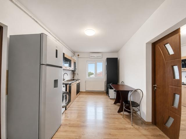 PROPRIETAR Spatios si Luminos 3 Camere Decomandate 72 mp - Soarelui